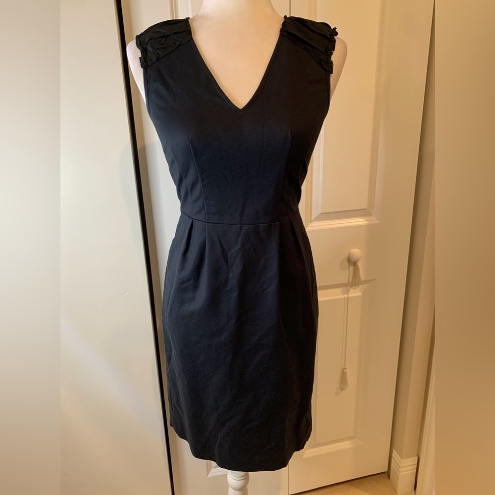 Banana Republic Sleeveless Sheath Dress 👗